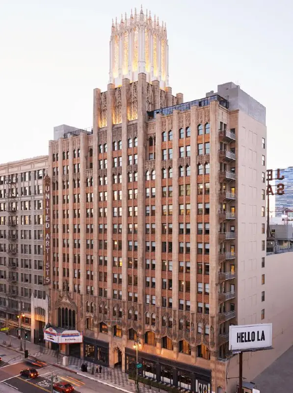 Недавно писала про проекты Ace Hotels — а вот отдельного поста достоин такой эффектный экземпляр в LA Downtown | Сетка — социальная сеть от hh.ru