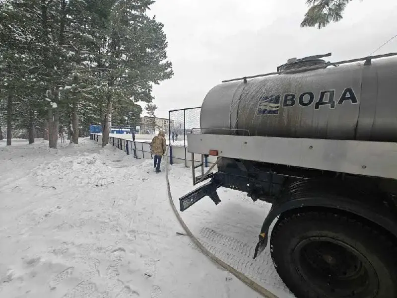 Томскводоканал залил каток в деревне Лоскутово
👍По инициативе активных жителей деревни депутат городской думы попросил водоканал помочь в организации катка | Сетка — социальная сеть от hh.ru