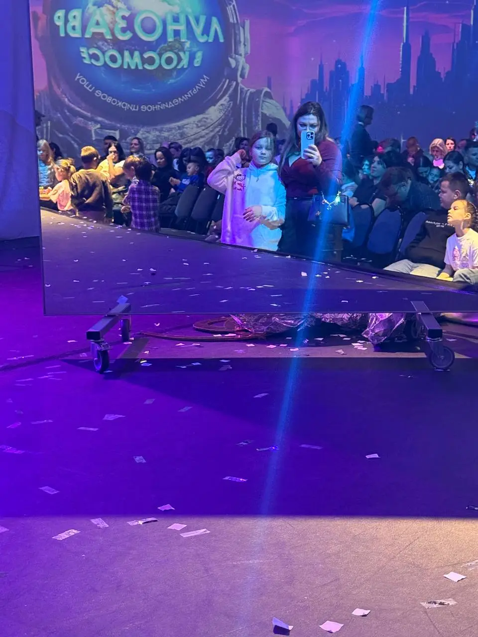 На тех выходных ходили с дочкой на шоу «Слеза дракона».
Она мечтала о нём ещё с прошлого Рождества тогда мы были у Куклачёва, а в соседнем зале как раз шло это представление | Сетка — социальная сеть от hh.ru