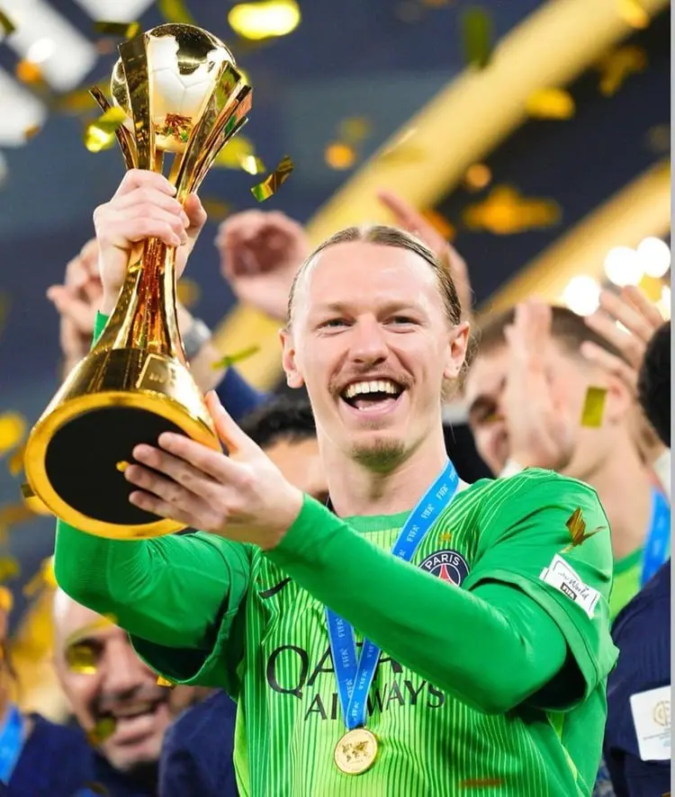 ⚽️Ставропольский вратарь Матвей Сафонов установил уникальное достижение
В финале Межконтинентального кубка в Катаре «ПСЖ» играл с «Фламенго» | Сетка — социальная сеть от hh.ru