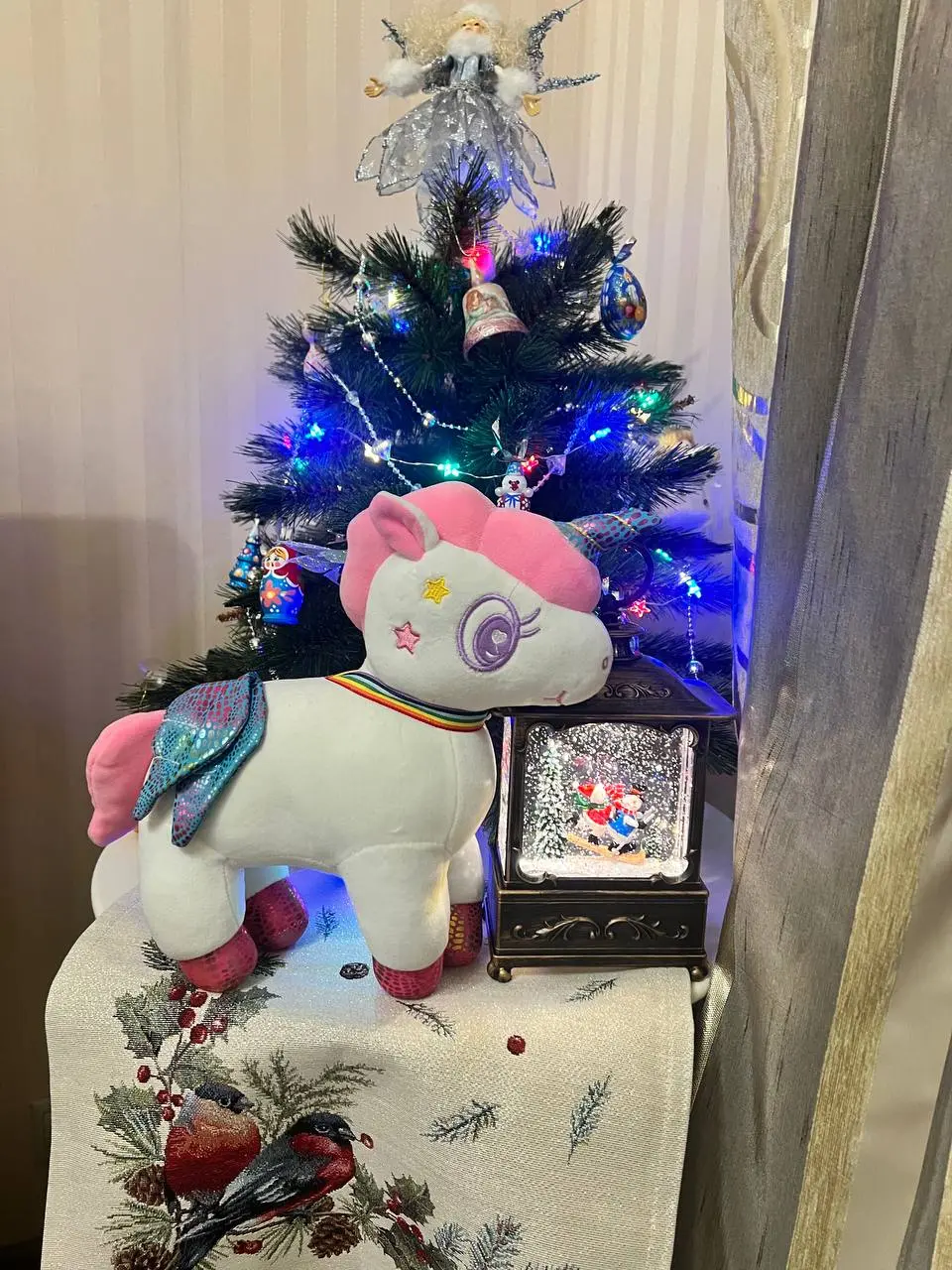 Всем декабрьский привет! 🎉✨
Так радостно не только украшать квартиру 🏡, рабочее место 💼, но и получать подарочки 🎁 и поздравления с наступающими праздниками! 🎄🍬
Делитесь, как вы украсили дом, квартиру... | Сетка — социальная сеть от hh.ru