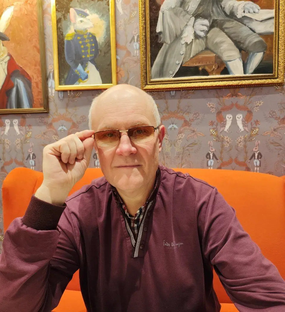 Почему «логичные советы» убивают доверие
Представьте: вы приходите к другу с болью в сердце | Сетка — социальная сеть от hh.ru