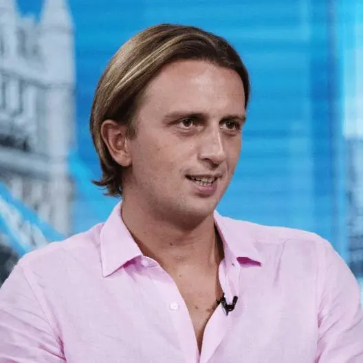 МФТИ, дисциплина и Revolut
Сторонский, конечно, робот. Его стиль жизни очень сложный. У Осетинской новый выпуск с ним. Кто не в курсе, это основатель Revolut | Сетка — социальная сеть от hh.ru