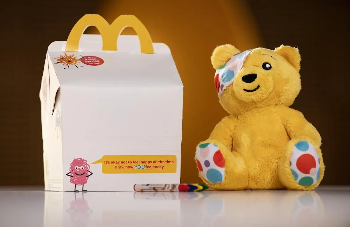 В прошлом году McDonald's UK выпустил "Happy Meal" без фирменной улыбки на коробке. Таким образом он подчеркнул, что эмоции могут быть разными и не обязательно быть веселым | Сетка — социальная сеть от hh.ru