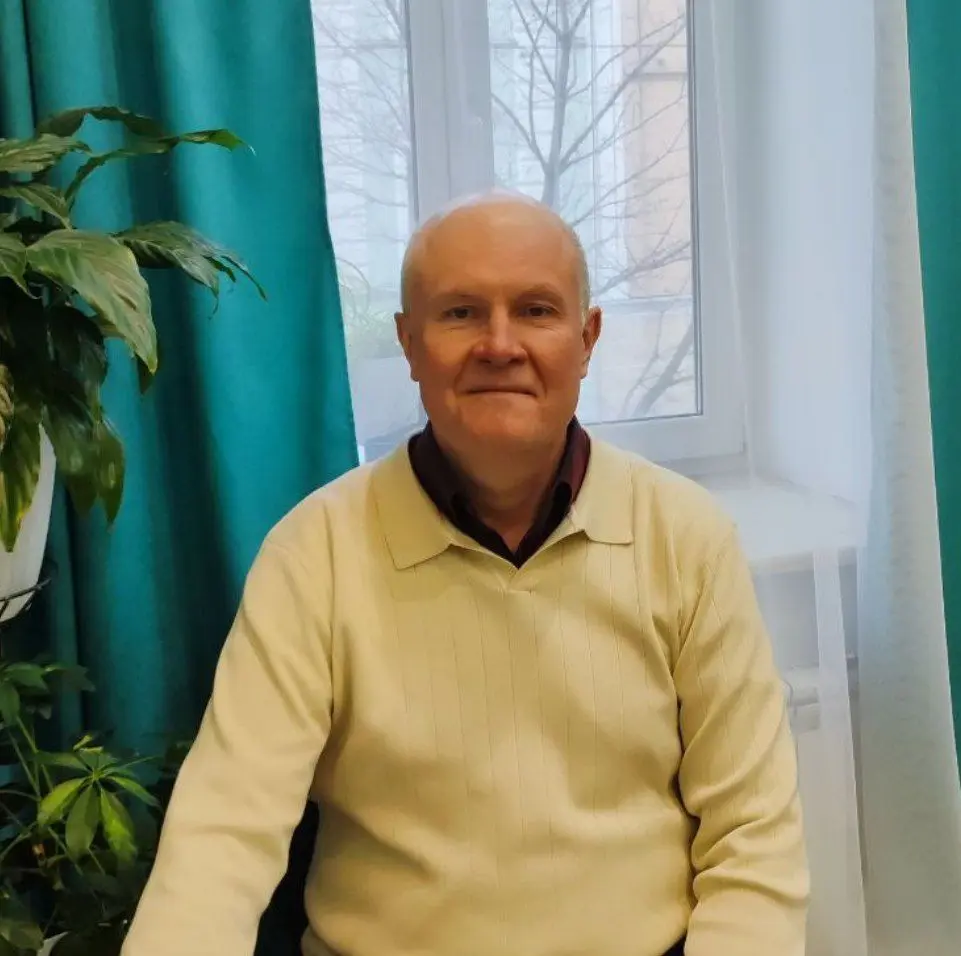 Почему «безобидная критика» убивает душу?
Каждое обесценивающее слово — как капля чёрной краски в стакане чистой воды.
Сначала кажется, что ничего не изменилось | Сетка — социальная сеть от hh.ru