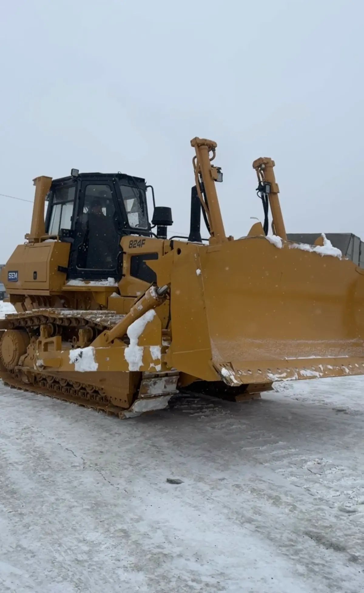 Передача бульдозера SEM 824F заказчику | Сетка — социальная сеть от hh.ru