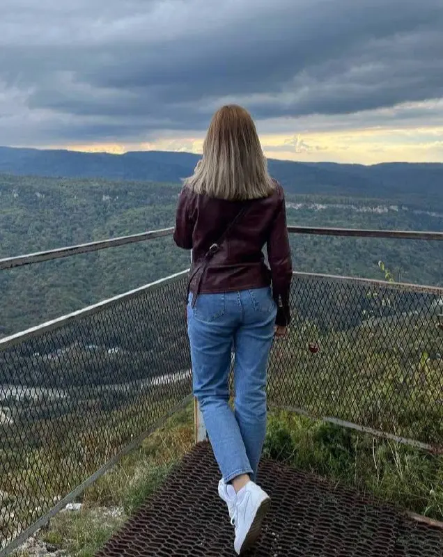 Твои эмоции не рождаются из воздуха
Они лишь следствие… Эхо…
Всё начинается с одной, почти незаметной, мысли
«У меня не получится» —> И вот ты уже чувствуешь страх
«Он должен был сделать иначе» —> И т... | Сетка — социальная сеть от hh.ru