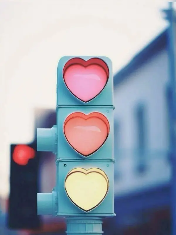 Гунель «Почти идеальный мир»:
Все, что нас разделяет, приносит нам несчастье; все, что нас соединяет, успокаивает нас.
Эти строки я бы выбрала для нового романа Лорана Гунеля | Сетка — социальная сеть от hh.ru