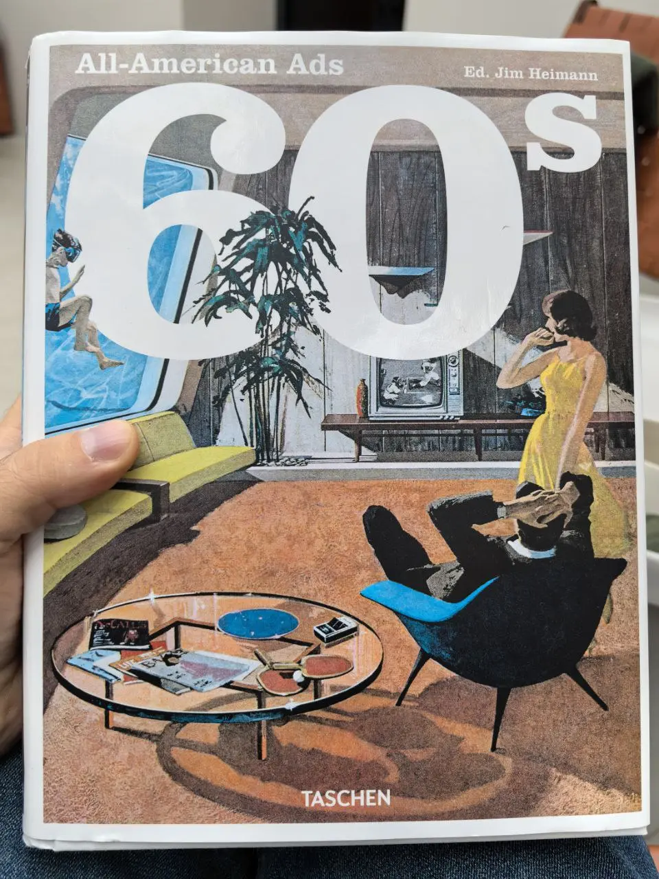 Интересную книгу увидел в кофейне Краснодарской "Вся Американская реклама 60-х". Интересно, а есть ли подобный формат для рекламы в России по десятилетиям или пятилеткам? 🤔 Я б хотел себе. | Сетка — социальная сеть от hh.ru