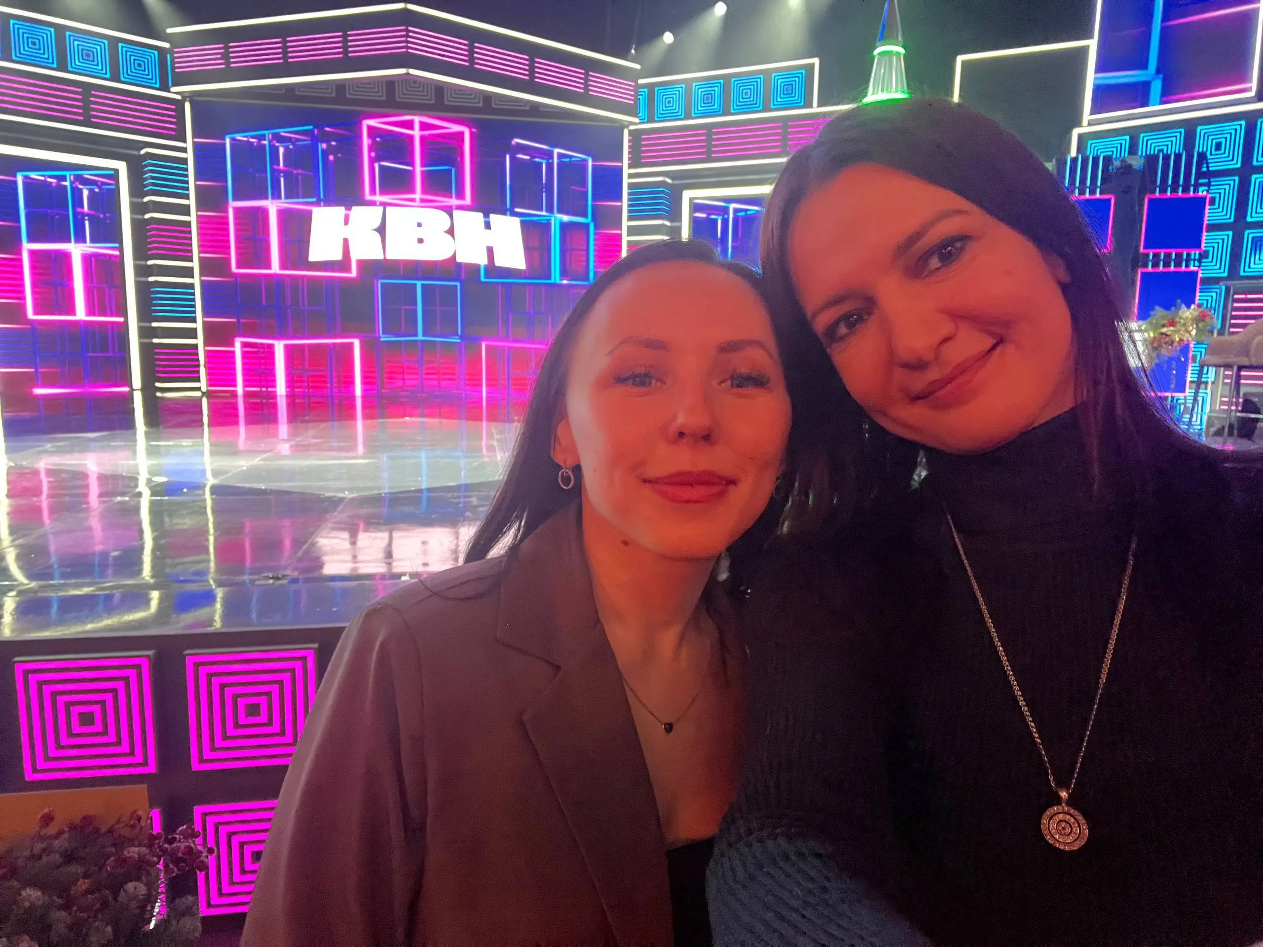 Продолжение той самой истории про декабрь и КВН.
Тогда я написала про факт:
внезапно, за три часа, партер, финал Высшей лиги, Масляков, сцена, атмосфера | Сетка — социальная сеть от hh.ru