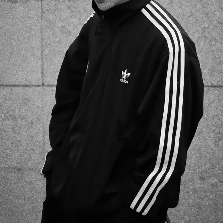 постгря
изначально название postgres происходит от post-ingres, где ingres это первая реляционная субд придуманная майклом стоунбрейкером в беркли (калифорния айти юниверсити) | Сетка — социальная сеть от hh.ru