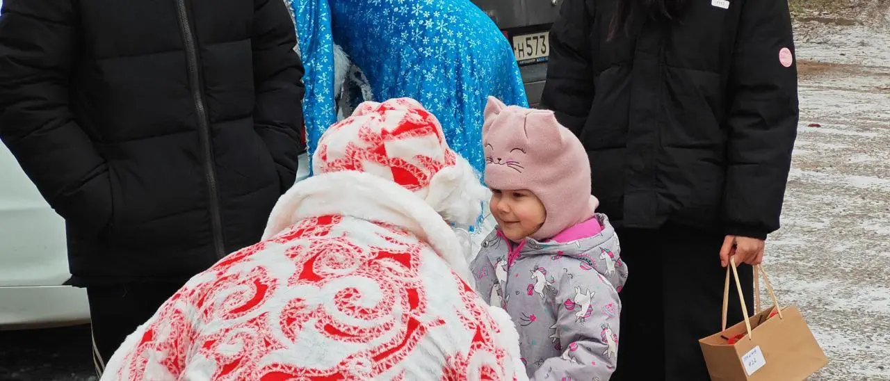 Тепло и приятно прямо сегодня, как хорошо же делать доброе: собрать много подарков и сгонять к детям, которые их тааак ждут, нарядиться Дедом Морозом, послушать стихи этих чудесных и уже таких взрослы... | Сетка — социальная сеть от hh.ru
