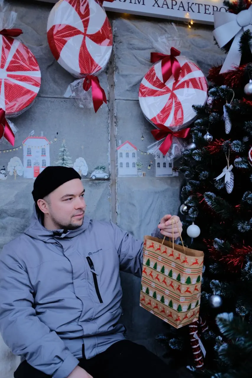 #KorDevTeam: Вчера был бешеный день поздравлений! 🌲🌲🌲
Буквально за 2 дня мы:
-Сделали макет открытки


Подняли сервис для видеопоздравлений


Записали 13 индивидуальных видеообращений


Написали 13 ин... | Сетка — социальная сеть от hh.ru