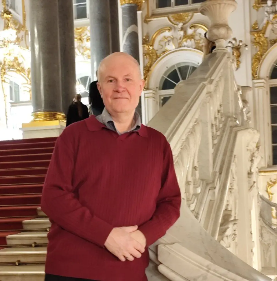 Почему «жертва во имя» убивает отношения
Представьте: вы отдаёте человеку дорогой подарок, но шепчете: «Теперь ты должен» | Сетка — социальная сеть от hh.ru