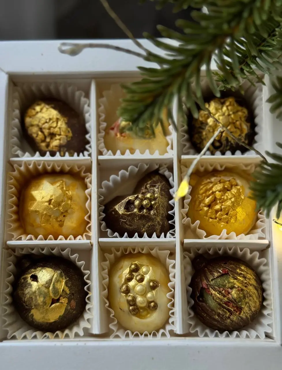 Дарите своим близким эмоции 😘
этот роскошный новогодний набор я заказала для своего любимого папы, уверена, он будет в восторге!
Какой аромат ощущается от конфеток — свежайший шоколад, вкусные орешки ... | Сетка — социальная сеть от hh.ru