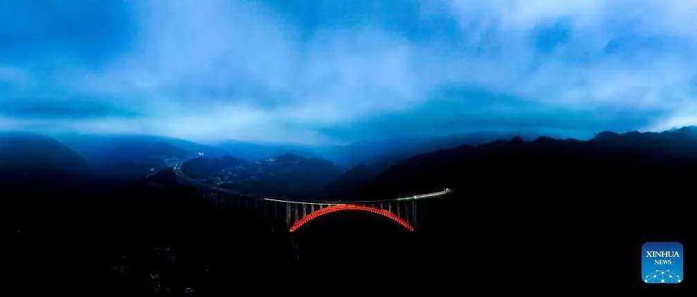 Мосты в Китае
Провинция Гуйчжоу на юго-западе Китая славится огромным количеством мостов, разнообразие конструкций и передовые технологии возведения которых сделали её известной как "мировой музей мос... | Сетка — социальная сеть от hh.ru