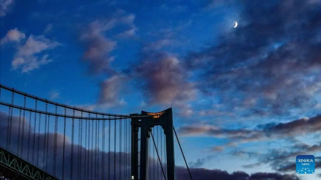 Мосты в Китае
Провинция Гуйчжоу на юго-западе Китая славится огромным количеством мостов, разнообразие конструкций и передовые технологии возведения которых сделали её известной как "мировой музей мос... | Сетка — социальная сеть от hh.ru