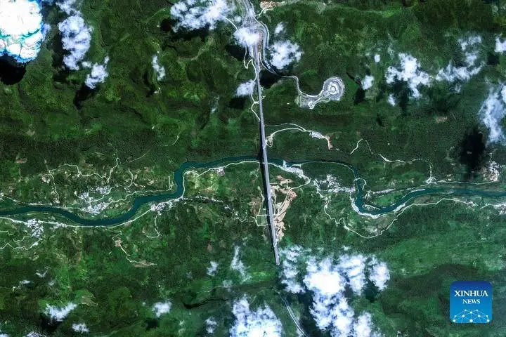 Мосты в Китае
Провинция Гуйчжоу на юго-западе Китая славится огромным количеством мостов, разнообразие конструкций и передовые технологии возведения которых сделали её известной как "мировой музей мос... | Сетка — социальная сеть от hh.ru