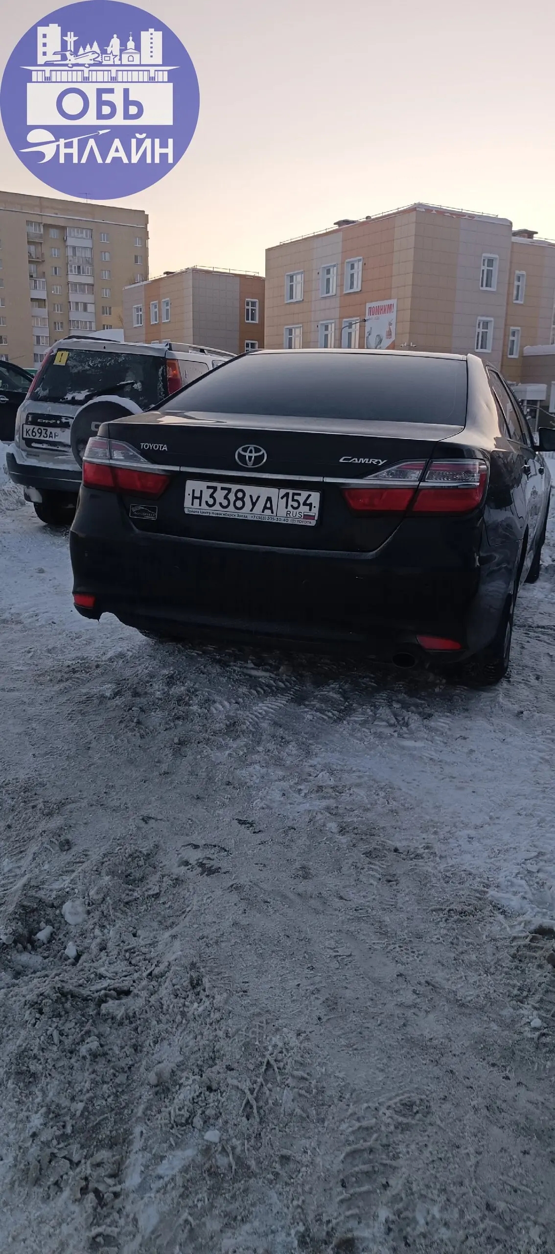 ↗ Я паркуюсь как...... Ну слов нет, мало того заставляют все парковки в геодезии, так теперь и тротуары полезли. Осталось параллельно в остановочном павильоне припарковаться, ну а что.. | Сетка — социальная сеть от hh.ru