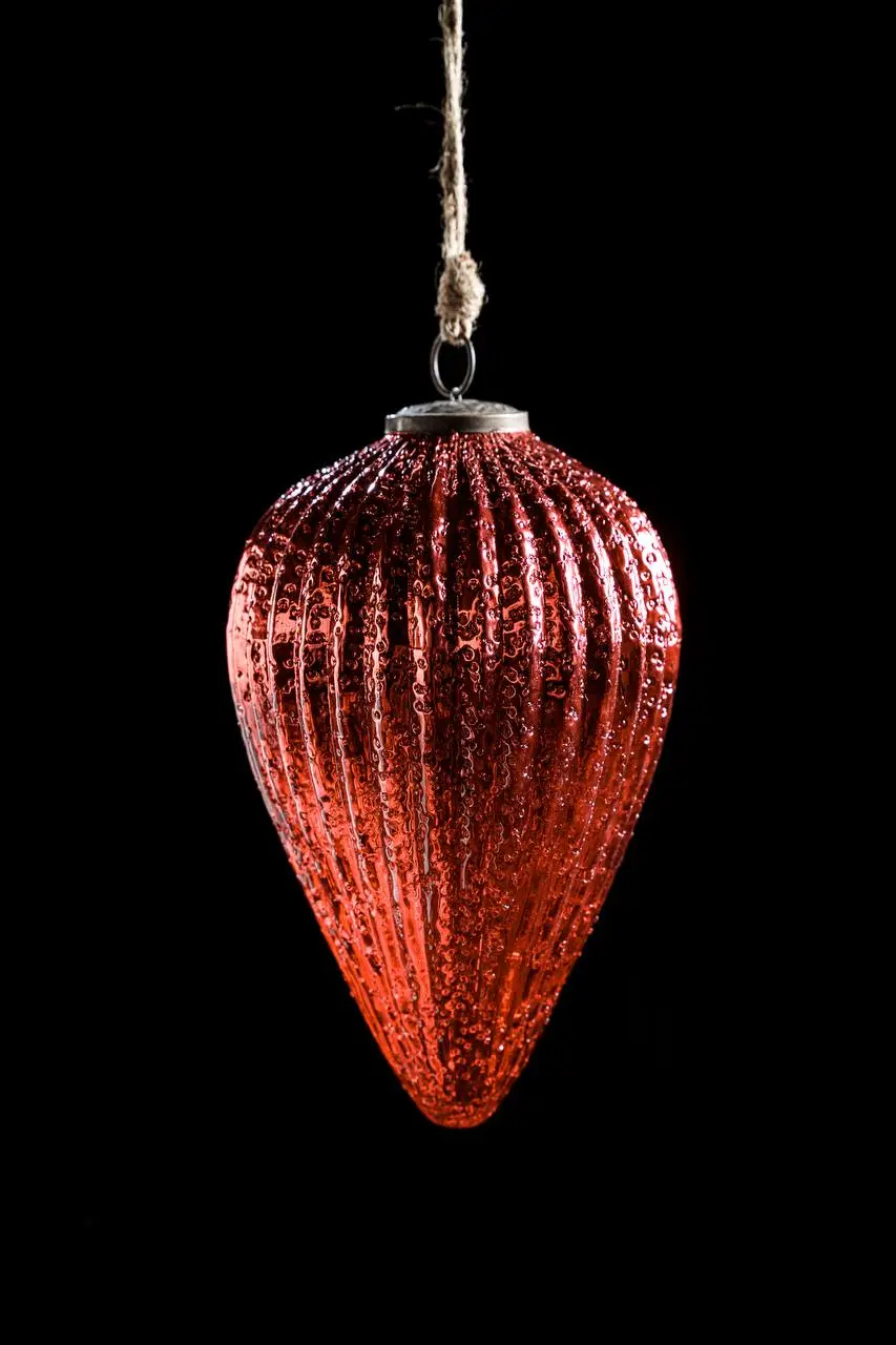 Новогодние игрушки Roomers — выразительные, объёмные и разные по форме: от миниатюрных шаров до крупных фигур, которые работают как самостоятельный акцент | Сетка — социальная сеть от hh.ru