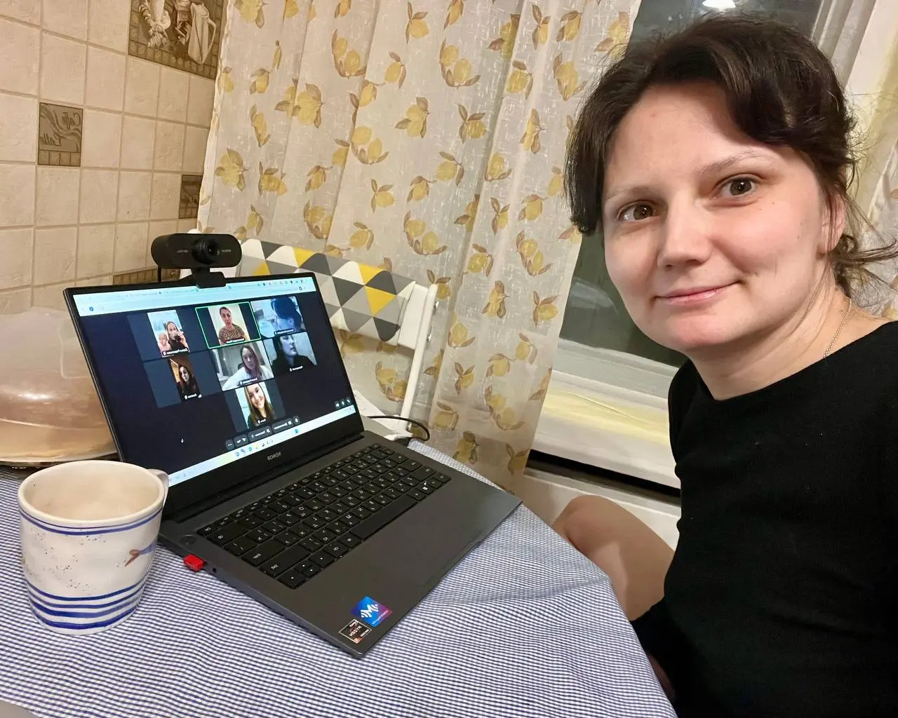 Итак, стало точно теплее, но пришлось заклеить еще и балконную дверь
А это сопряжено с определенными неудобствами, ведь какие-то вещи хранятся там, и я, конечно же, забыла их достать | Сетка — социальная сеть от hh.ru