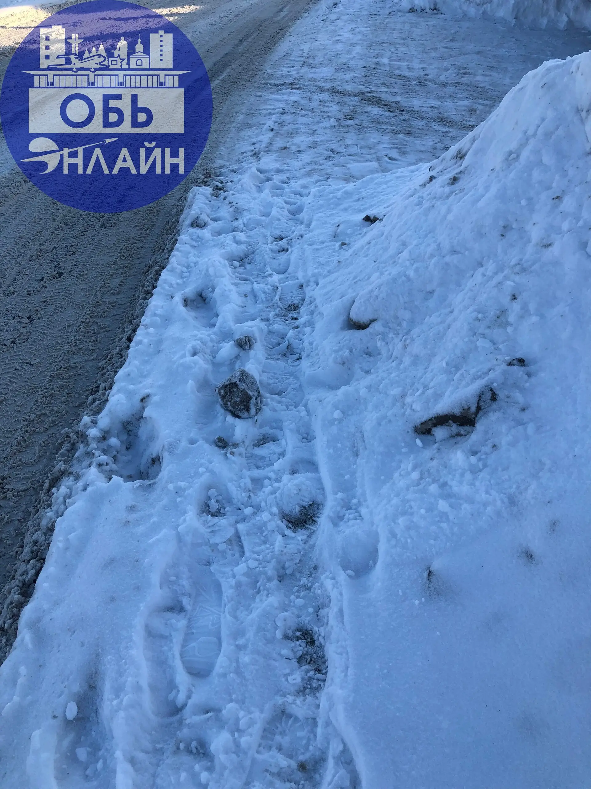 ↗ Опять «узкая после ремонта» Мира в Красноглинном. И такая обстановка на тротуаре. Человек пройдет, а если пойдут девушка/женщина с коляской? Без выхода на проезжую часть - никак | Сетка — социальная сеть от hh.ru