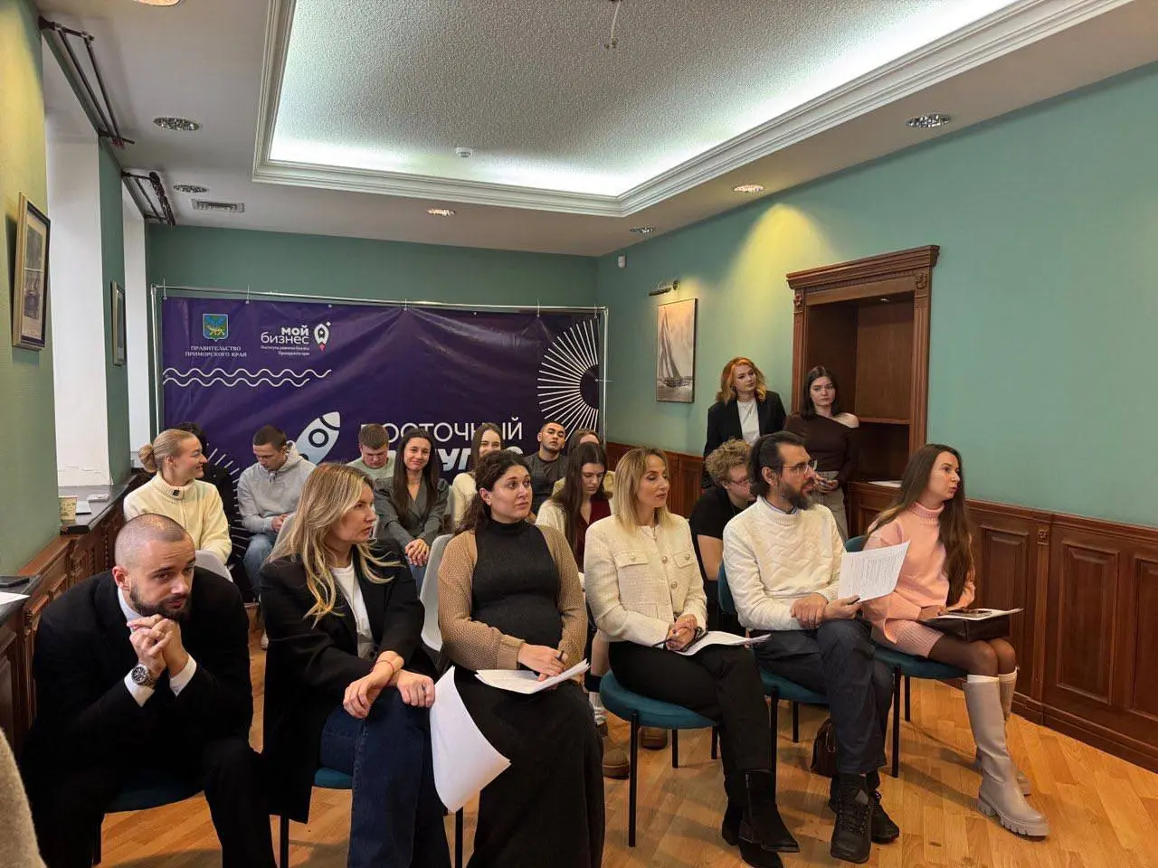 Я же вам не рассказала!
Я стала частью комиссии, оценивающей защиту проектов молодых предпринимателей, которые боролись за грант в 100 тысяч рублей от государства | Сетка — социальная сеть от hh.ru