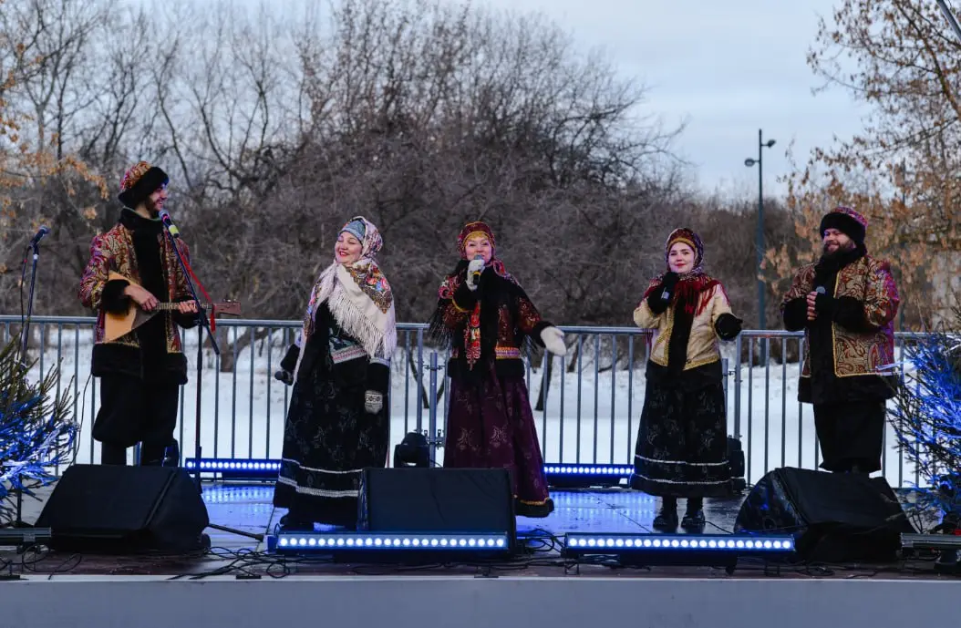 🎄Предновогодняя программа в Музее-заповеднике «Коломенское»
27-28 декабря с 12:00 до 17:00
27 декабря — «Праздник зимних игр и забав»
🍊Музыкальная и интерактивная программа
🍊Игровые активности
🍊Хорово... | Сетка — социальная сеть от hh.ru