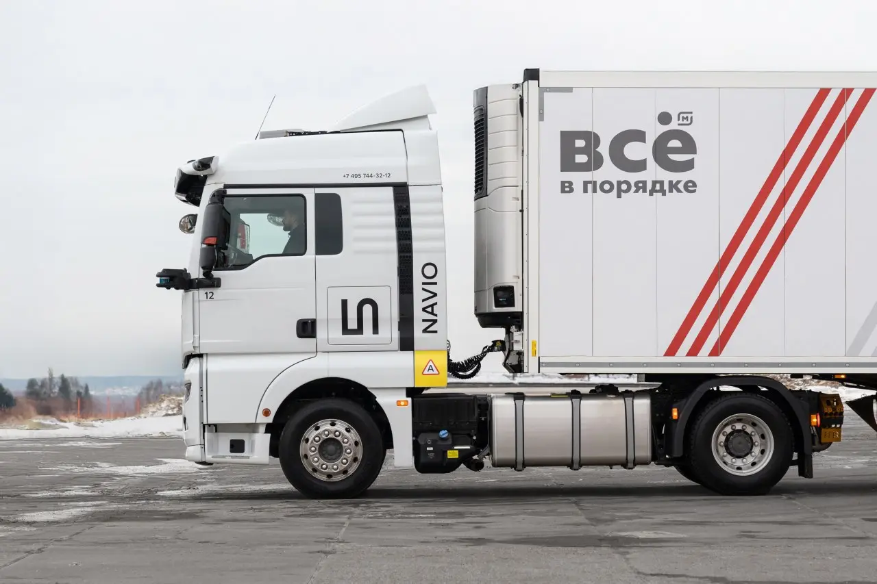 ⏺ «Магнит» совместно с Navio провел первые испытания автономных грузоперевозок по трассе М-12
Маршрут проходит от распределительного центра в Санкт‑Петербурге до Зеленодольска (Республика Татарстан) и... | Сетка — социальная сеть от hh.ru