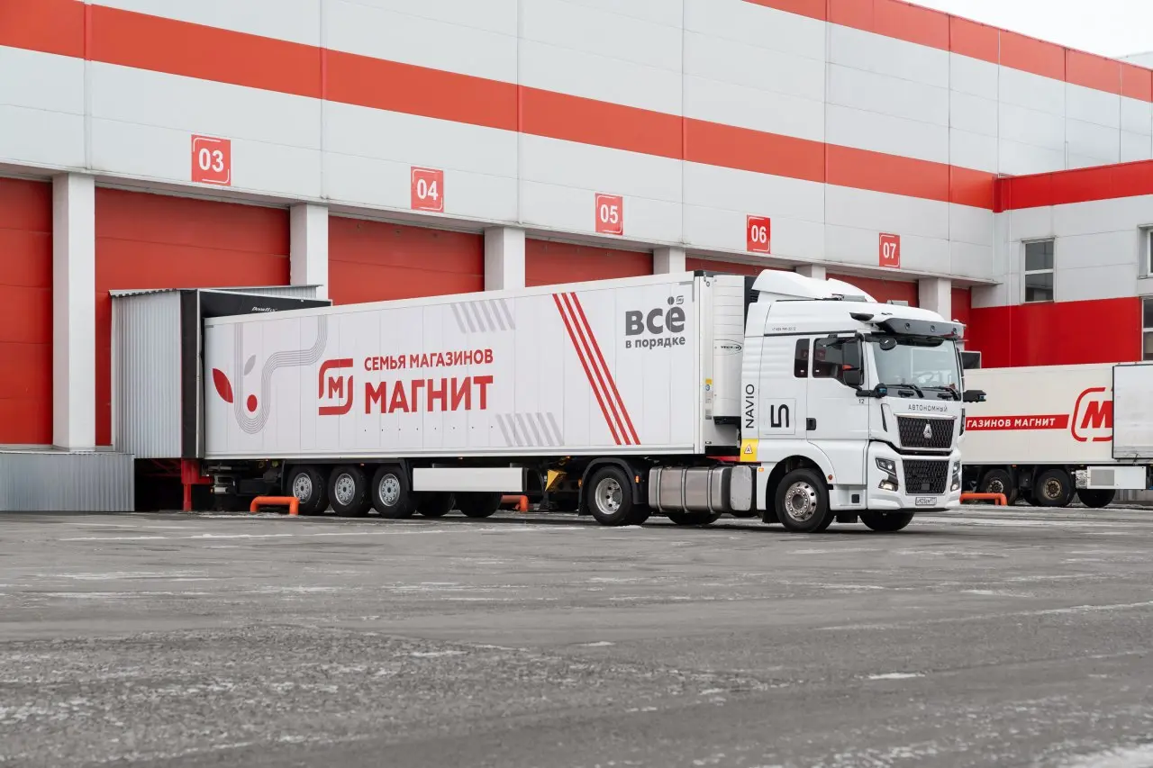 ⏺ «Магнит» совместно с Navio провел первые испытания автономных грузоперевозок по трассе М-12
Маршрут проходит от распределительного центра в Санкт‑Петербурге до Зеленодольска (Республика Татарстан) и... | Сетка — социальная сеть от hh.ru