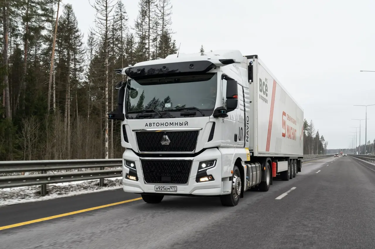 ⏺ «Магнит» совместно с Navio провел первые испытания автономных грузоперевозок по трассе М-12
Маршрут проходит от распределительного центра в Санкт‑Петербурге до Зеленодольска (Республика Татарстан) и... | Сетка — социальная сеть от hh.ru