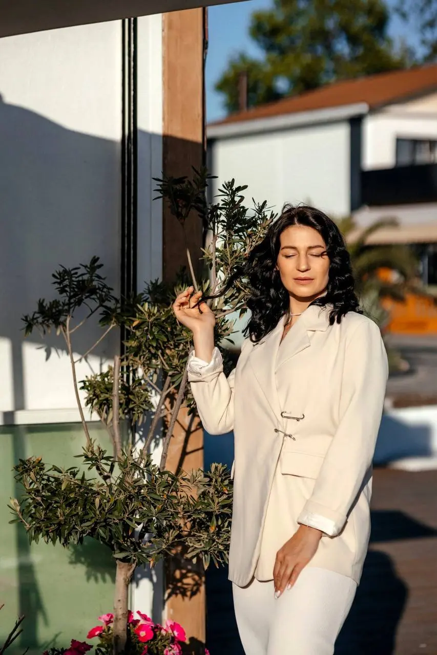 🎉 Итоги 2025 года: мой путь к себе! 🎉
Привет, друзья! Хочу рассказать, что у меня получилось за этот год.
Начало пути 🌳
В 2025 я переехала в Сочи | Сетка — социальная сеть от hh.ru