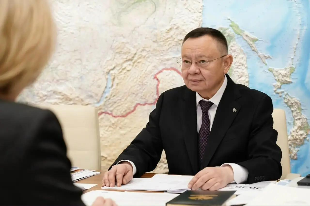 Глава Минстроя России Ирек Файзуллин провел рабочую встречу с аудитором Счетной палаты Натальей Труновой
Центральной темой обсуждения стали механизмы контроля и достижения ключевых показателей национа... | Сетка — социальная сеть от hh.ru