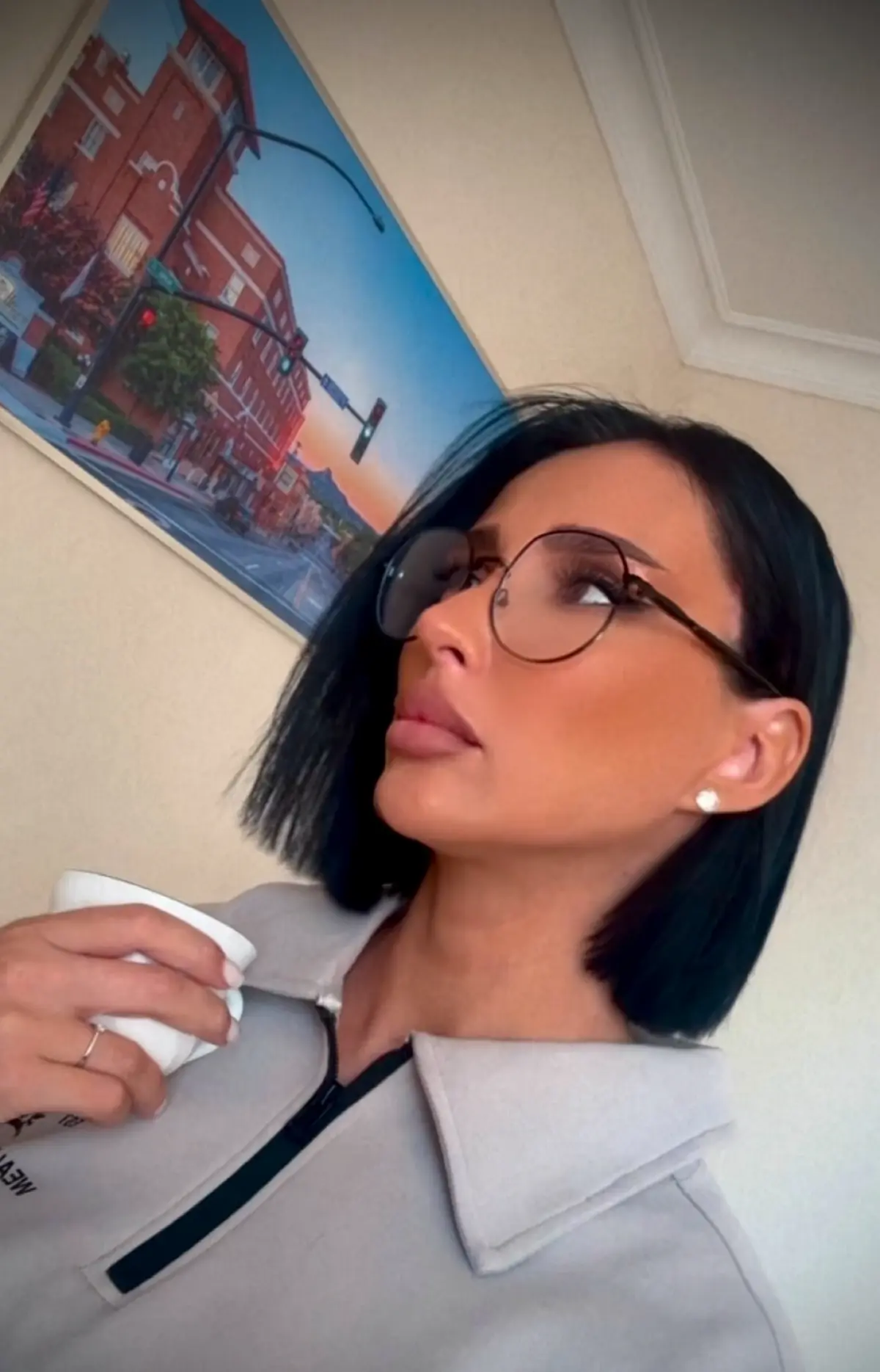 Ждать парня с армии уже не модно!!!
Ты попробуй дождись девушку-Юриста с работы !..😁🎓 | Сетка — социальная сеть от hh.ru