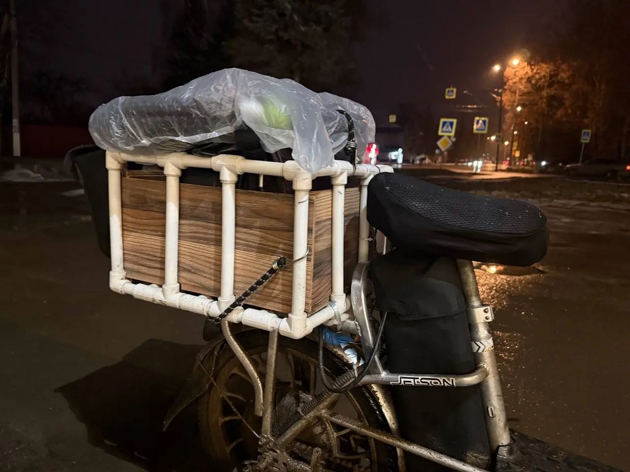 Велобагажник из полипропиленовых труб. Где-то у меня были фотографии с багажником на "Инфинити")))
Автор фото: Николай Мальцев. | Сетка — социальная сеть от hh.ru