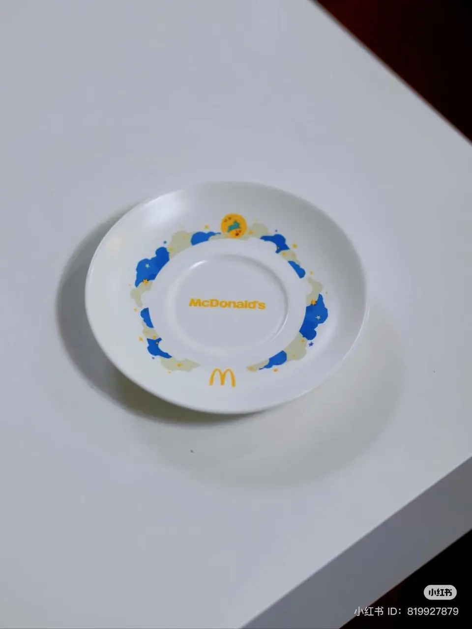 С небольшой задержкой до меня дошла новость о том, что в Китае McDonald’s к празднику середины осени выпустил набор чайной посуды | Сетка — социальная сеть от hh.ru