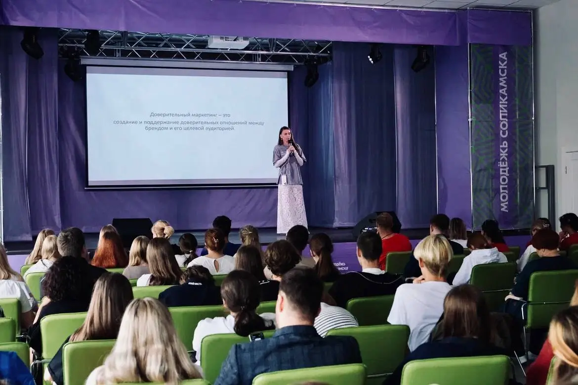 Случай из практики: когда экспертное признание не превратилось в подписки
В конце ноября админ крупного канала для копирайтеров (14.6К подписчиков) неожиданно написал мне | Сетка — социальная сеть от hh.ru