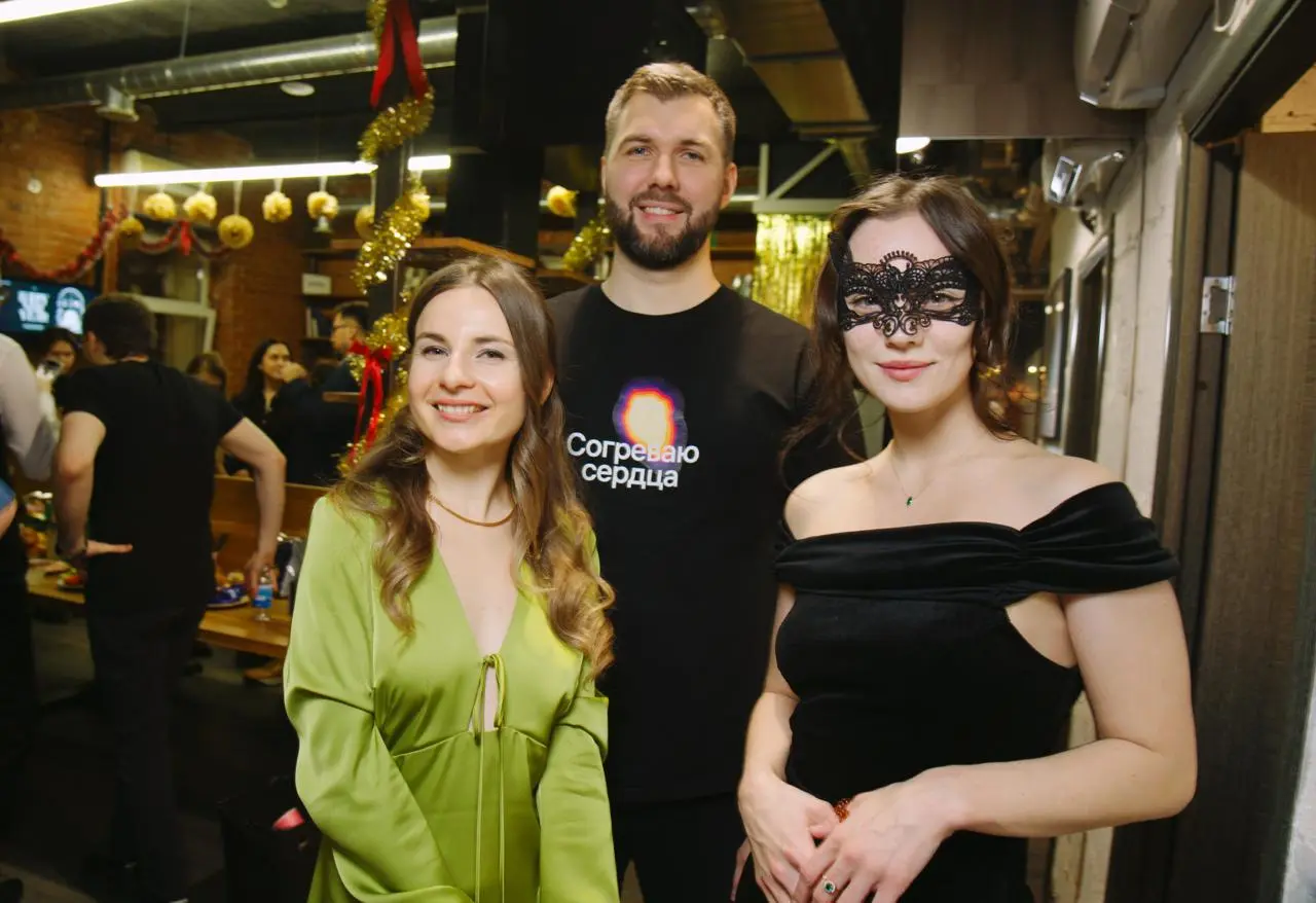 В пятницу состоялись Итоги Года 💜
У нас уже давно сложилась добрая традиция — собираться всем вместе под конец декабря. И ребята всегда этого очень ждут | Сетка — социальная сеть от hh.ru