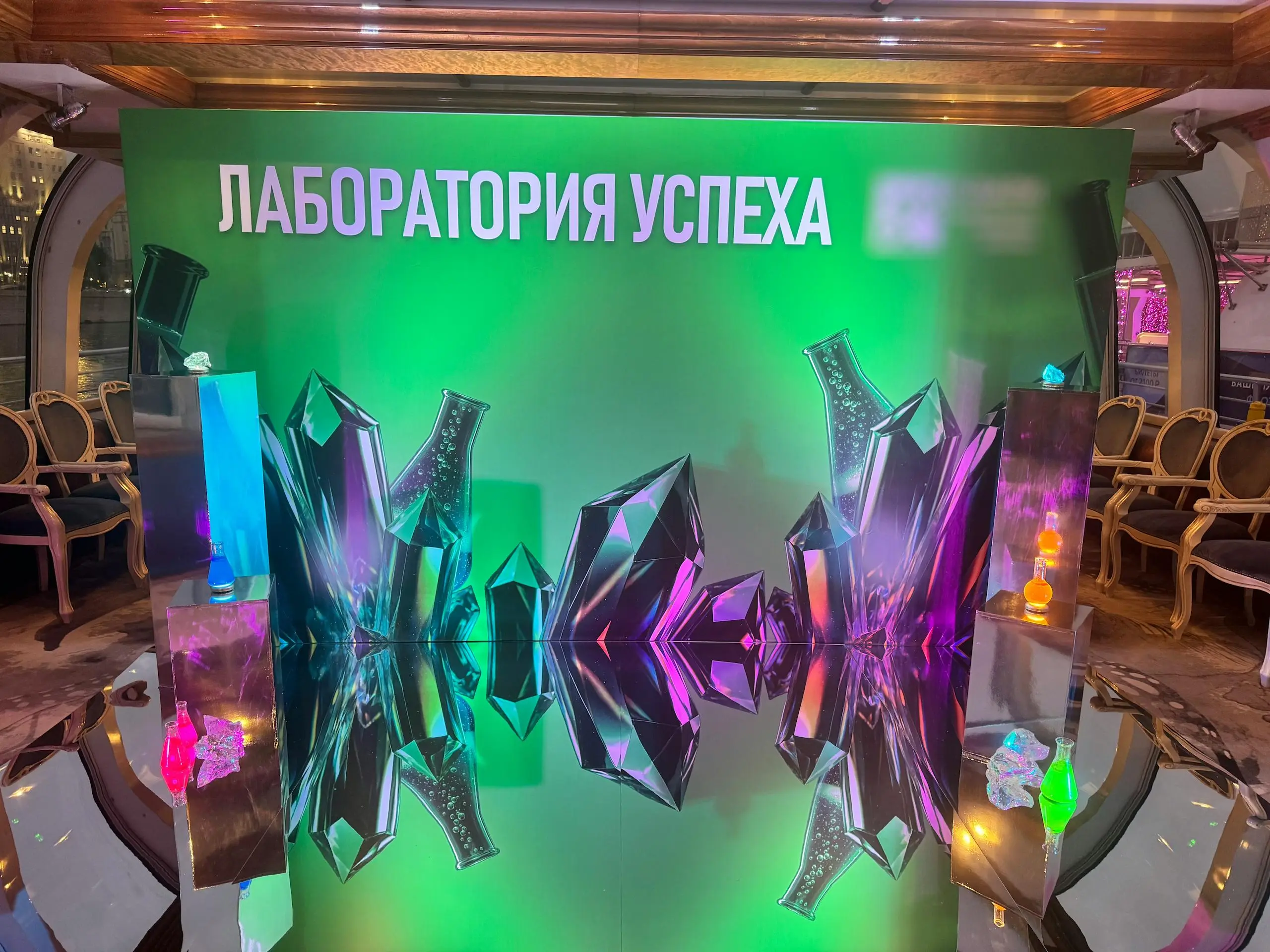 ⚠️ Кейс: как факап превратился в фишку мероприятия
Не все проекты идут идеально. И это нормально. Вопрос — что ты делаешь, когда что-то идёт не по плану.
Мероприятие проходило на флотилии | Сетка — социальная сеть от hh.ru