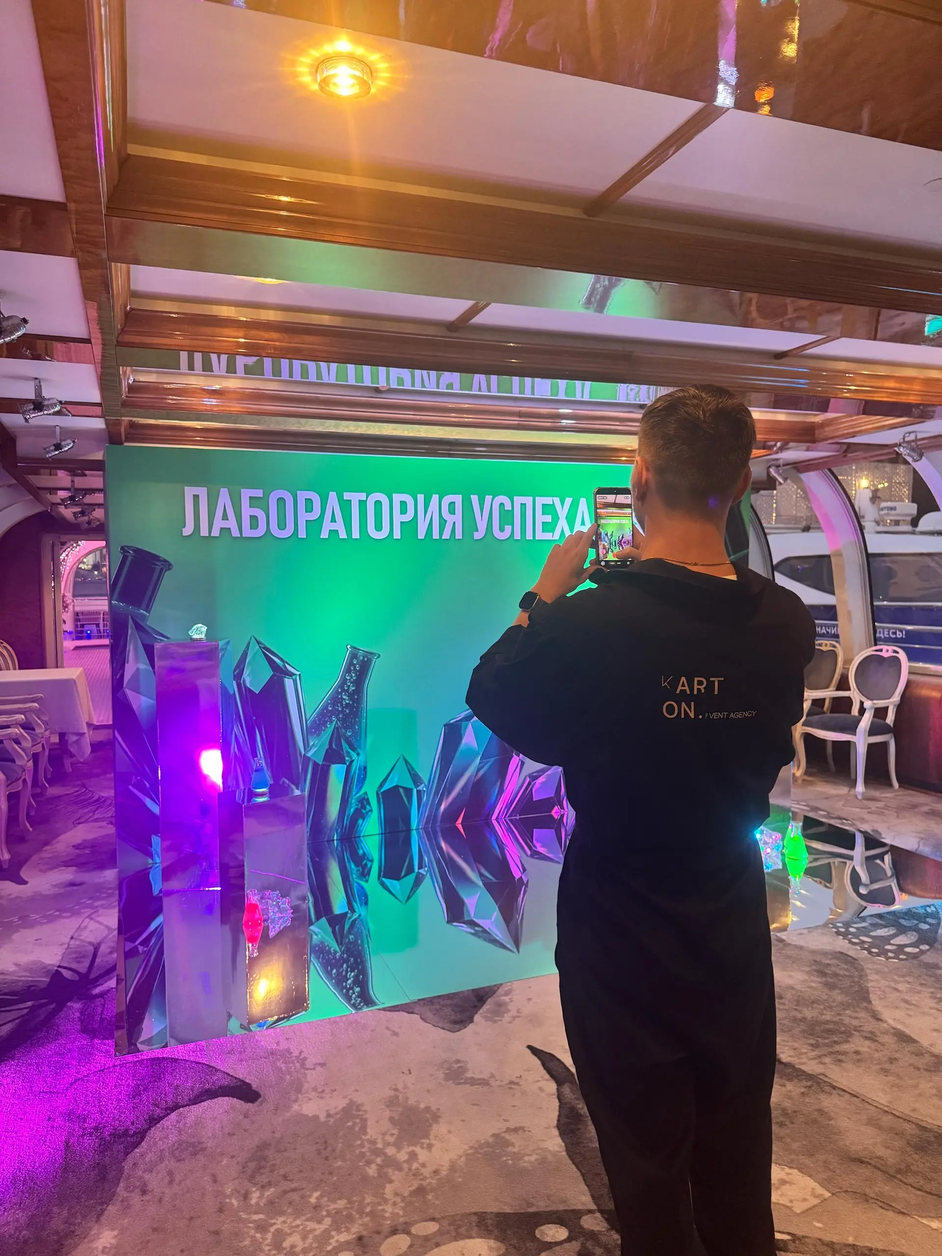 ⚠️ Кейс: как факап превратился в фишку мероприятия
Не все проекты идут идеально. И это нормально. Вопрос — что ты делаешь, когда что-то идёт не по плану.
Мероприятие проходило на флотилии | Сетка — социальная сеть от hh.ru