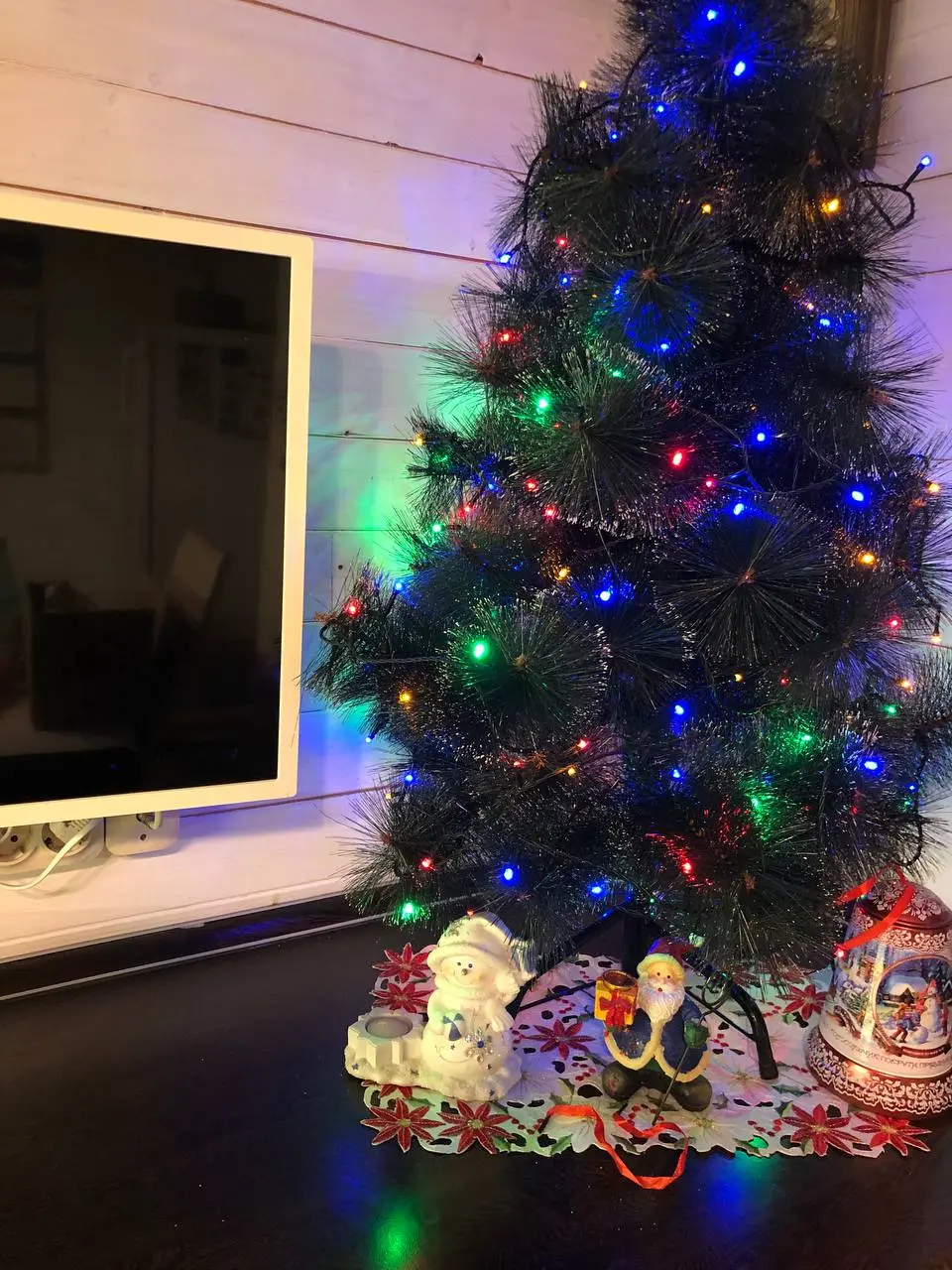 Ох уж эти приготовления к 🎄
За городом есть снег, пока была там, появилось новогоднее настроение, но стоило вернуться в Москву, так меня сразу закружил круговорот дел, работ и забот… | Сетка — социальная сеть от hh.ru
