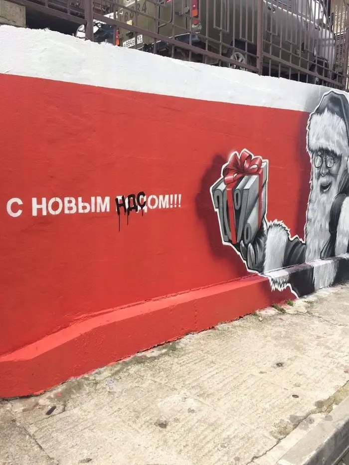 Конец года - это когда жизнь разгоняется как тележка из Ашана без тормозов. Дела, дедлайны, какие-то срочные «надо вчера», и ты вроде бежишь, но ощущение, что стоишь по колено в суете и кофе | Сетка — социальная сеть от hh.ru
