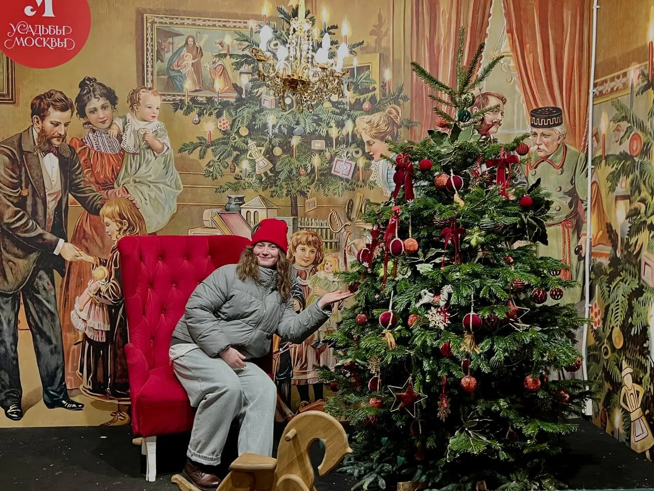 Ярмарка на Красной площади обязательна к посещению 🎠
не упускаю момента кринжово сфотографироваться с какими-то статуями и потанцевать (?)
так помимо прочего и с дружочком Робертом увиделись)
а еще бе... | Сетка — социальная сеть от hh.ru