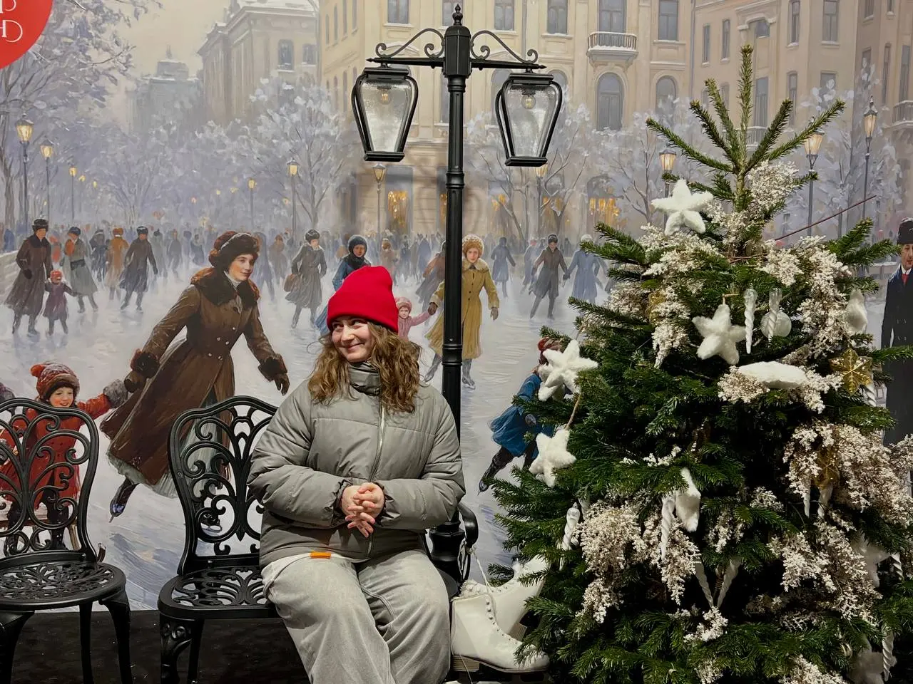 Ярмарка на Красной площади обязательна к посещению 🎠
не упускаю момента кринжово сфотографироваться с какими-то статуями и потанцевать (?)
так помимо прочего и с дружочком Робертом увиделись)
а еще бе... | Сетка — социальная сеть от hh.ru