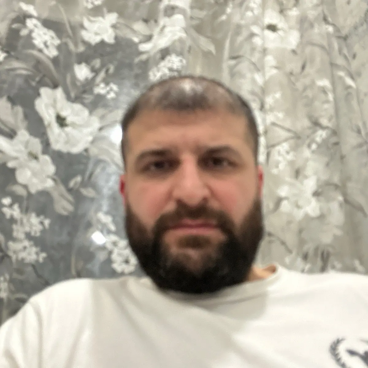 Анар Наз