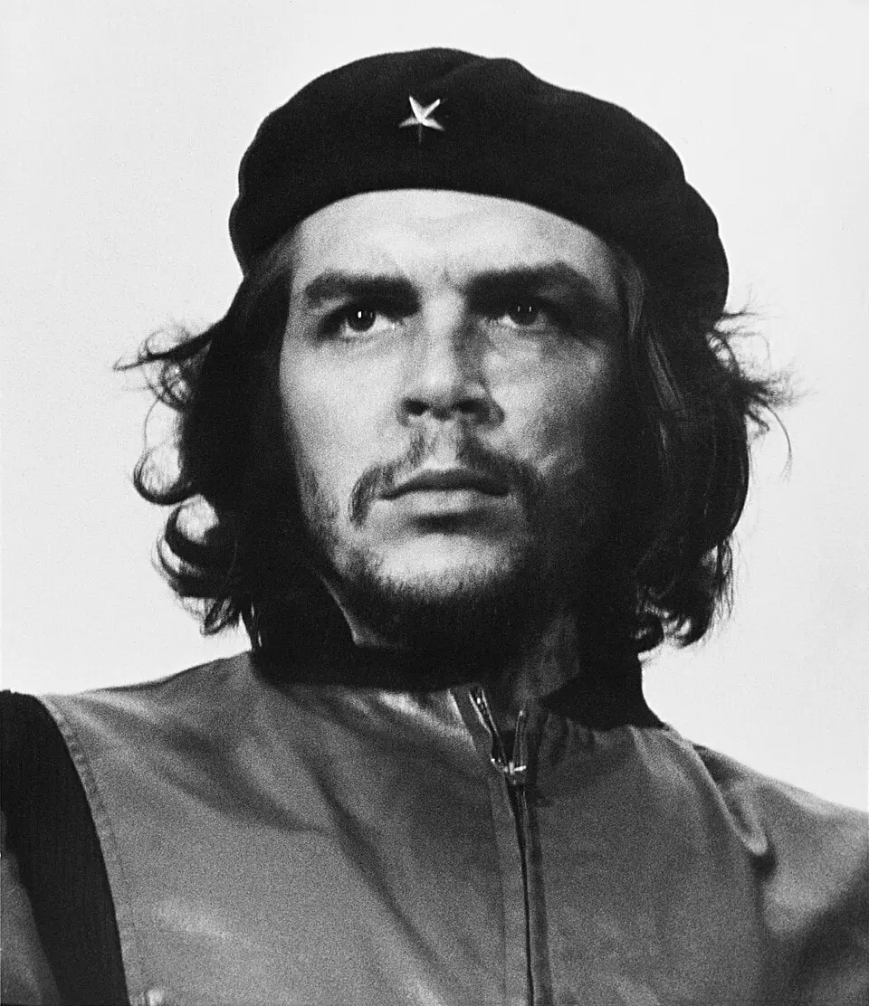 На обеих картинках загадано одно и то же слово. Профессия.
~
За #каламбурами
иди в Избу
В этом посте были ссылки, но мы их удалили по правилам Сетки | Сетка — социальная сеть от hh.ru