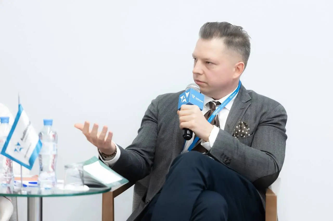 Вчера на работе коллеги из сети розничного бизнеса подарили мне ананас, и меня как будто осенило, шучу, просто я же действительно обещал еще в этом году рассказать про свое участие в CRM Sales Force 2... | Сетка — социальная сеть от hh.ru