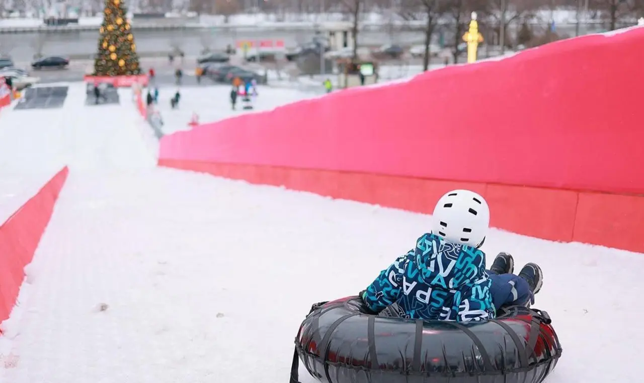 ❄️«Зимний городок» с бесплатными развлечениями появится в Лужниках
С 27 декабря по 11 января
🔹Большая снежная крепость, в строительстве которой можно поучаствовать
🔹Ледяные скульптуры
🔹Заезды на снего... | Сетка — социальная сеть от hh.ru