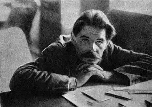 "Мы сняли за два рубля в месяц особняк, - старую баню в саду попа. Я поселился в предбаннике, а супруга в самой бане, которая служила и гостиной | Сетка — социальная сеть от hh.ru
