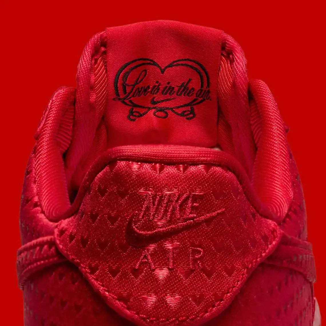 Nike не на шутку разошелся и выкатил сразу три пары кроссовок ко Дню святого Валентина (да, в декабре) | Сетка — социальная сеть от hh.ru